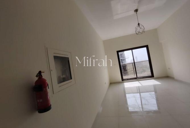 Spacious | Unfurnished | Ready to Move photo 2