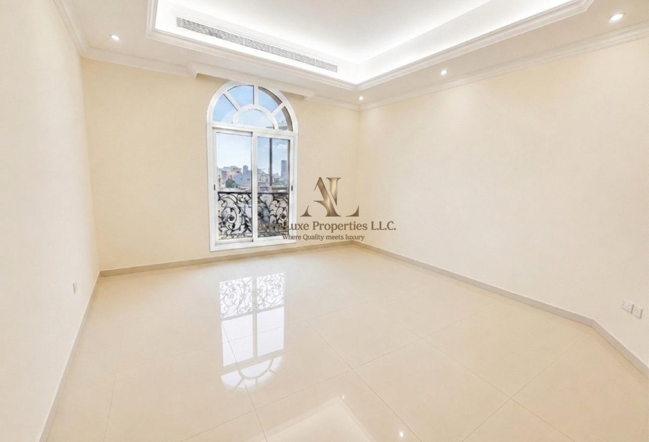 Well Maintained: Spacious Villa Best Location photo 4