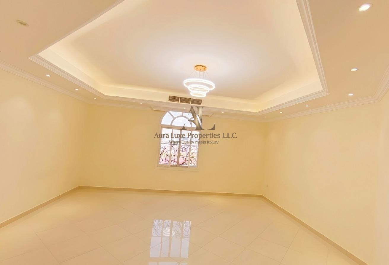 Well Maintained: Spacious Villa Best Location photo 6