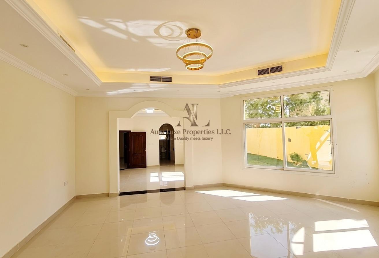 Well Maintained: Spacious Villa Best Location photo 2