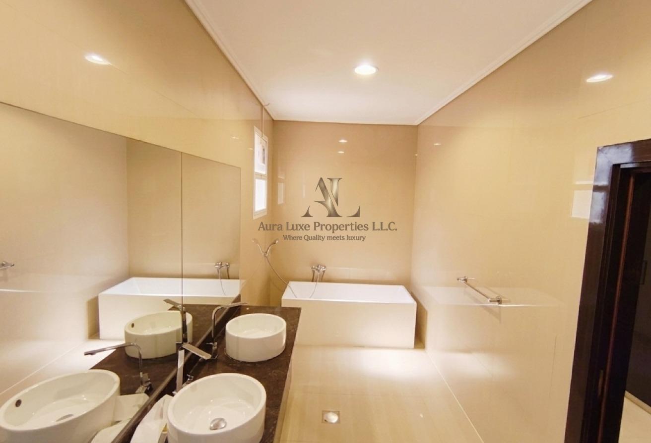 Well Maintained: Spacious Villa Best Location photo 15