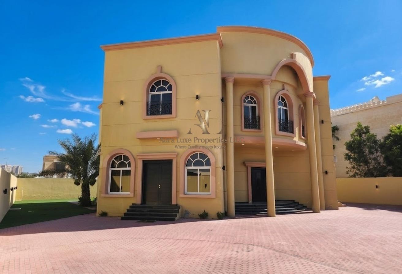 Well Maintained: Spacious Villa Best Location photo 13