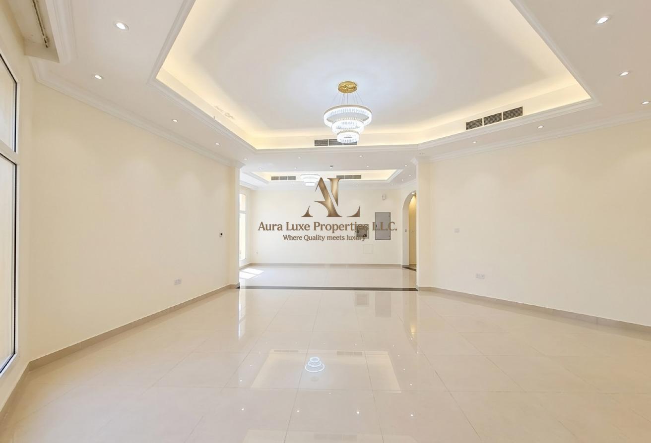 Well Maintained: Spacious Villa Best Location photo 5