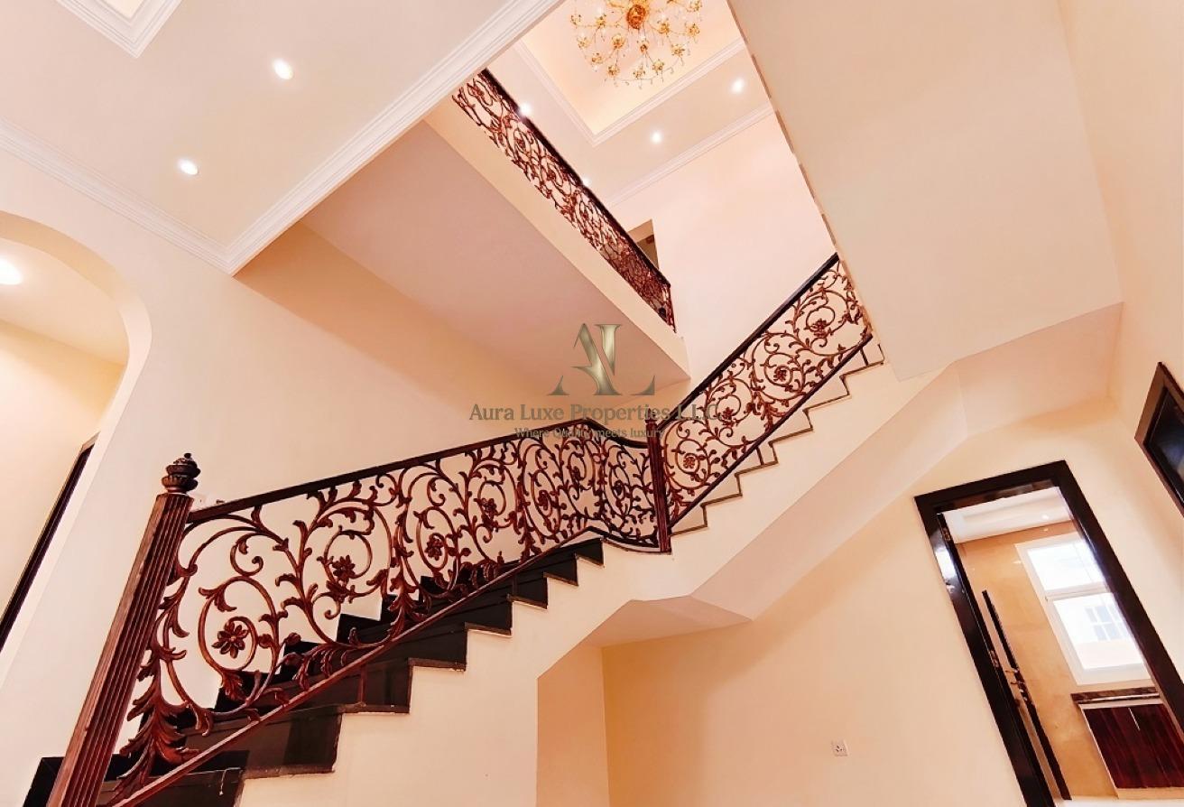 Well Maintained: Spacious Villa Best Location photo 14