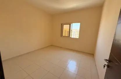 شقة - غرفة نوم - 2 حمامات للايجار في مجمع مويلح - تجارية مويلح - الشارقة