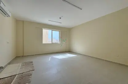 Apartment - 2 Bedrooms - 3 Bathrooms for rent in Al Dafeinah - Asharej - Al Ain