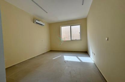 Apartment - 2 Bedrooms - 3 Bathrooms for rent in Al Dafeinah - Asharej - Al Ain
