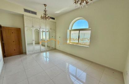 Villa - 5 Bedrooms - 6 Bathrooms for rent in Jumeirah 1 - Jumeirah - Dubai