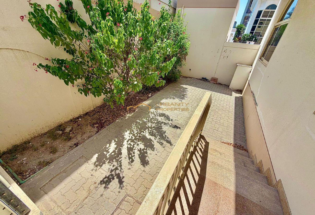 Spacious 5BR Villa | Shared Pool | Jumeirah 1 photo 14