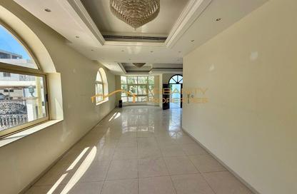 Villa - 5 Bedrooms - 6 Bathrooms for rent in Jumeirah 1 - Jumeirah - Dubai