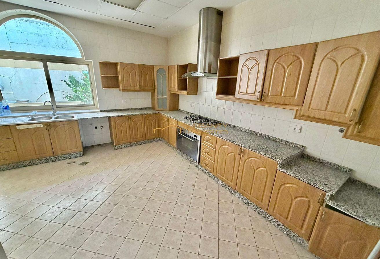 Spacious 5BR Villa | Shared Pool | Jumeirah 1 photo 8