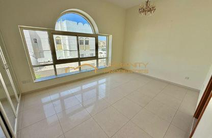 Villa - 5 Bedrooms - 6 Bathrooms for rent in Jumeirah 1 - Jumeirah - Dubai