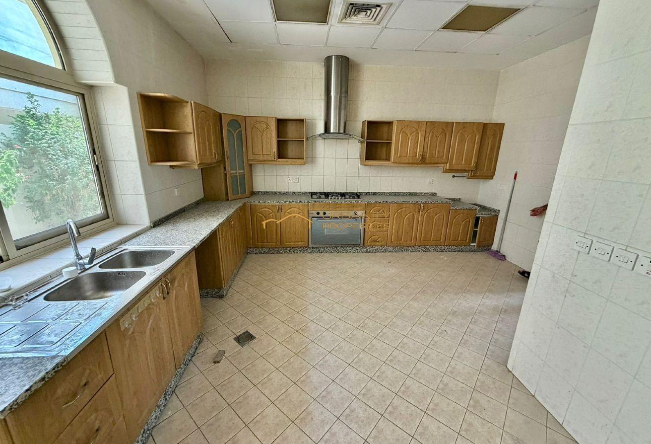 Spacious 5BR Villa | Shared Pool | Jumeirah 1 photo 11