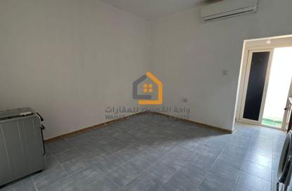 Apartment - Studio - 1 Bathroom for rent in Al Butina 9 Building - Al Butina - Sharjah Apartment - Studio - 1 Bathroom for rent in Al Butina 9 Building - Al Butina - Sharjah