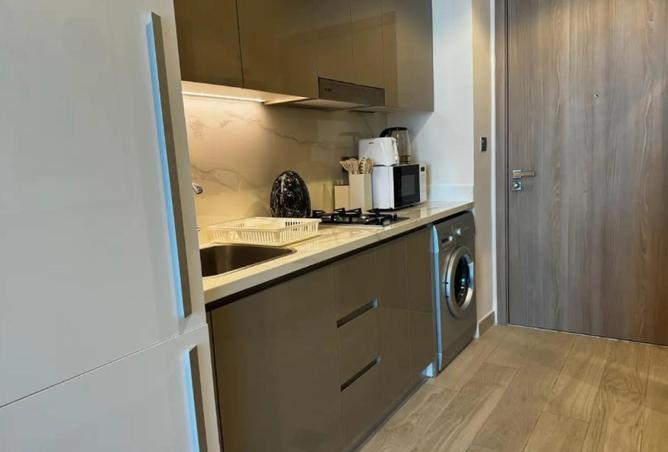 98281019 - Property Image 3
