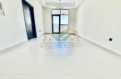 Apartment - 1 Bedroom - 2 Bathrooms for rent in Jumeirah Garden City - Al Satwa - Dubai