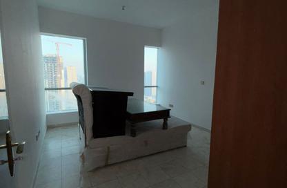 Apartment - 4 Bedrooms - 4 Bathrooms for rent in Al Dana Tower - Al Majaz 3 - Al Majaz - Sharjah Apartment - 4 Bedrooms - 4 Bathrooms for rent in Al Dana Tower - Al Majaz 3 - Al Majaz - Sharjah