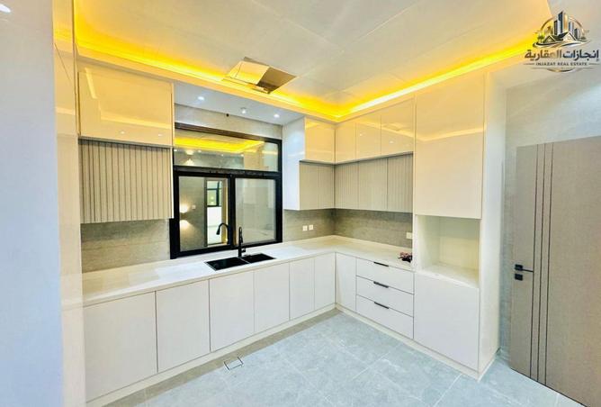 83213149 - Property Image 3