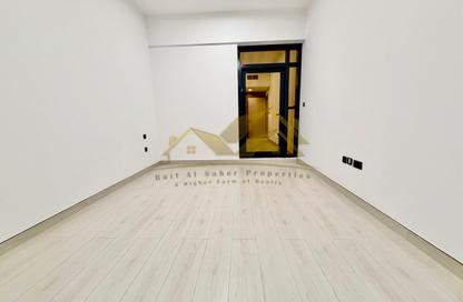 Apartment - 1 Bedroom - 2 Bathrooms for rent in Karimian 3 - Jumeirah Garden City - Al Satwa - Dubai