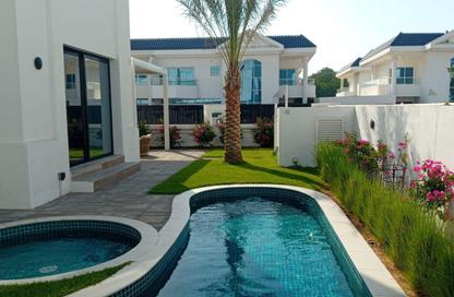 Villa - 5 Bedrooms - 5 Bathrooms for rent in Jumeirah 1 - Jumeirah - Dubai