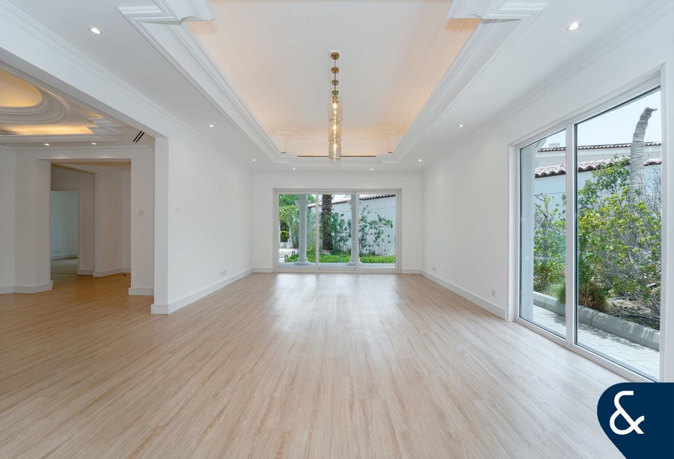 Exceptional Vacant 6 Bed Luxury Villa photo 9