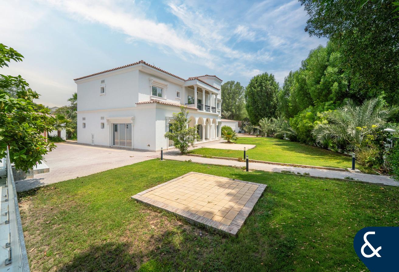 Exceptional Vacant 6 Bed Luxury Villa photo 16