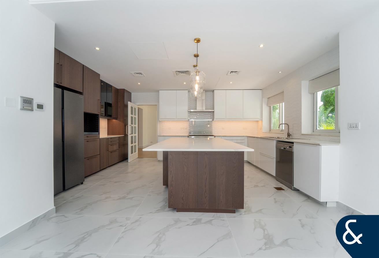 Exceptional Vacant 6 Bed Luxury Villa photo 6