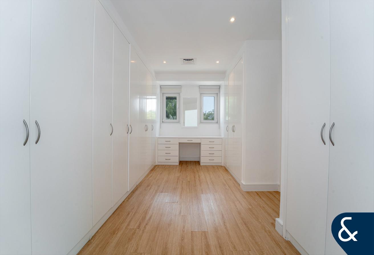 Exceptional Vacant 6 Bed Luxury Villa photo 20