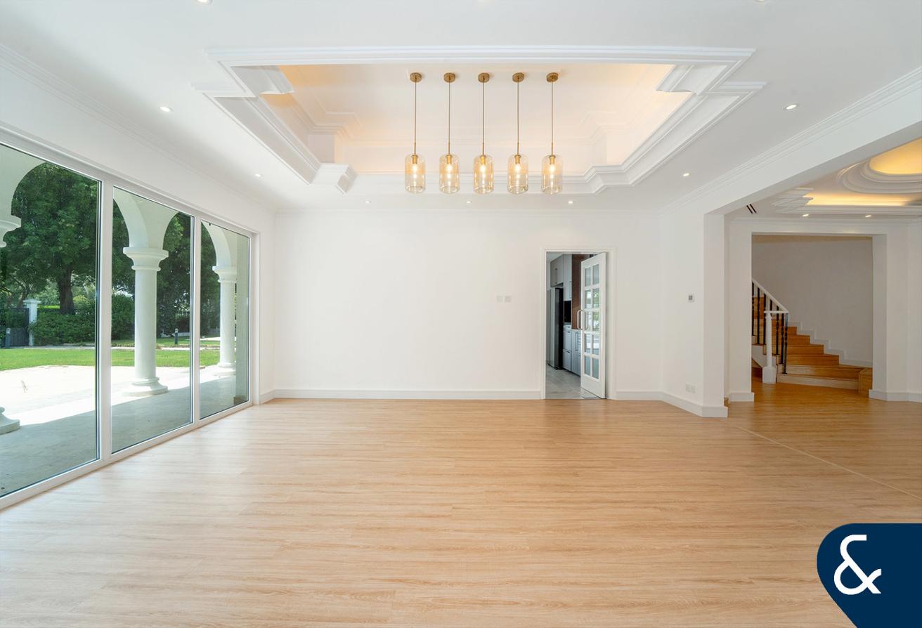 Exceptional Vacant 6 Bed Luxury Villa photo 8