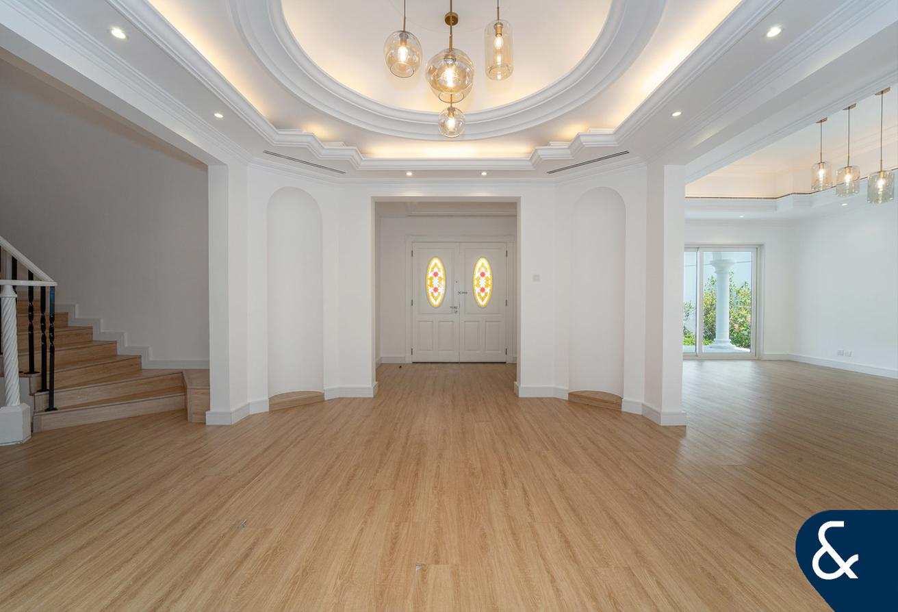 Exceptional Vacant 6 Bed Luxury Villa photo 10