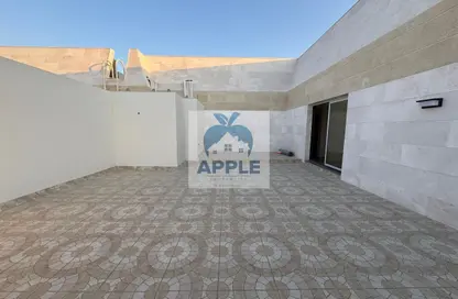 شقة - 2 غرف نوم - 3 حمامات للايجار في الفلاح - تجارية مويلح - الشارقة