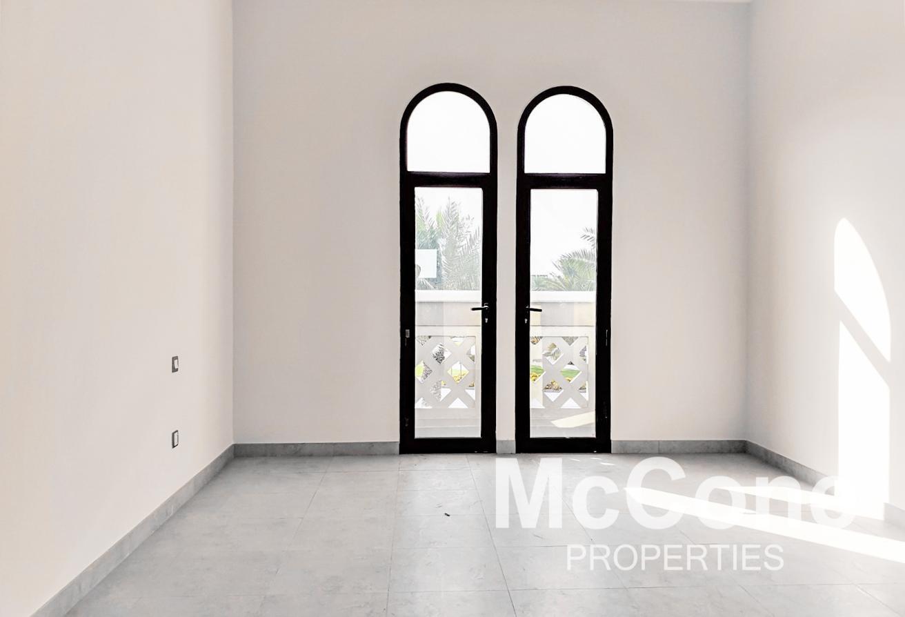 Upgraded | Huge Plot | Wood Flooring photo 6