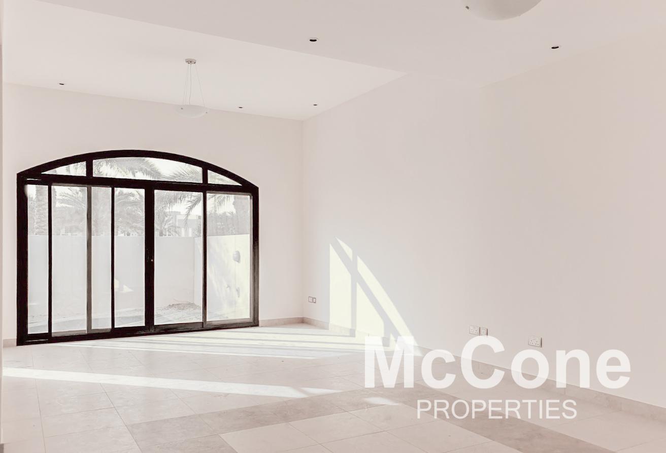 Upgraded | Huge Plot | Wood Flooring photo 4