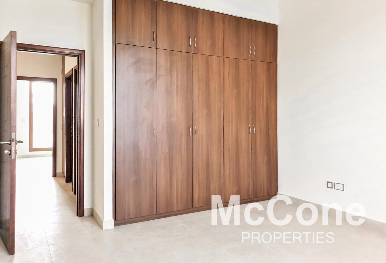 Upgraded | Huge Plot | Wood Flooring photo 7