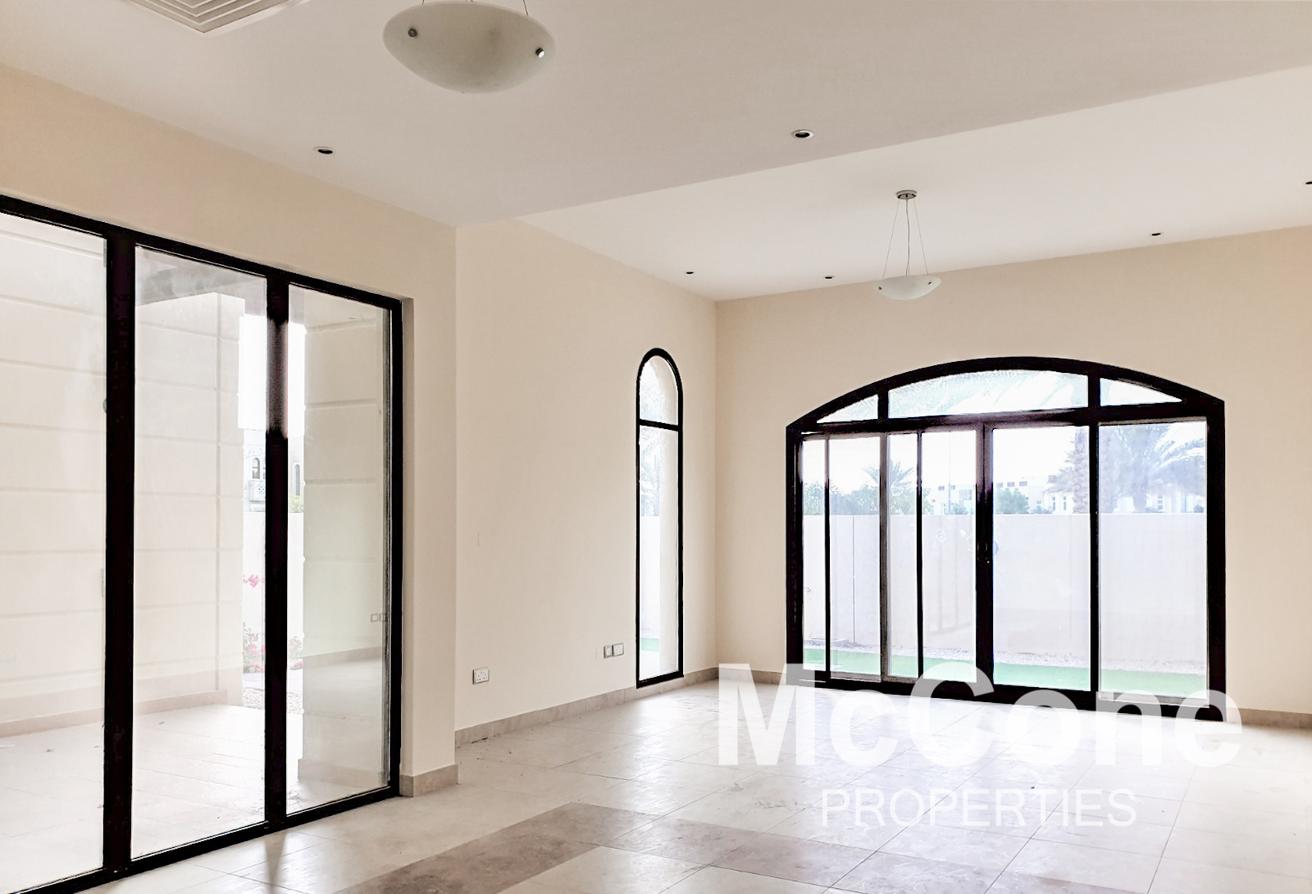 Upgraded | Huge Plot | Wood Flooring photo 2