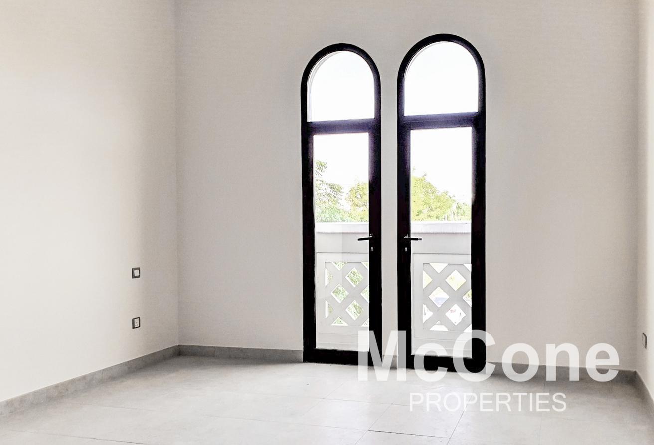 Upgraded | Huge Plot | Wood Flooring photo 10