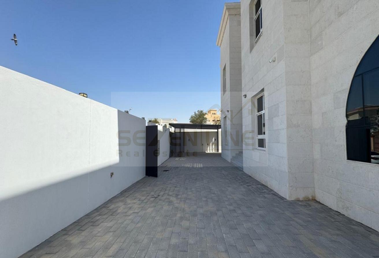 Speciose | Modern | Vacant | Huge Villa photo 16