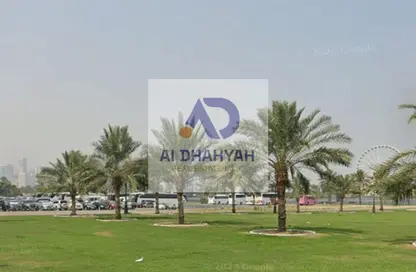 متجر - استوديو - 4 حمامات للبيع في كورنيش البحيرة - الشارقة