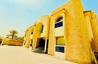 فيلا - 8 غرف نوم - 8 حمامات للايجار في الفلج - ضاحية الرقة - الشارقة