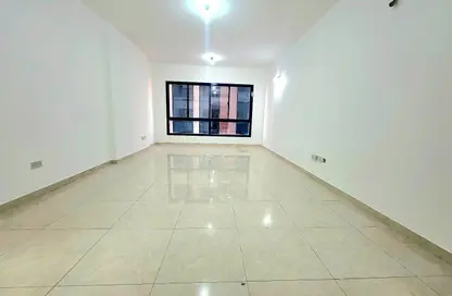 شقة - 2 غرف نوم - 2 حمامات للايجار في شارع النجدة - أبوظبي