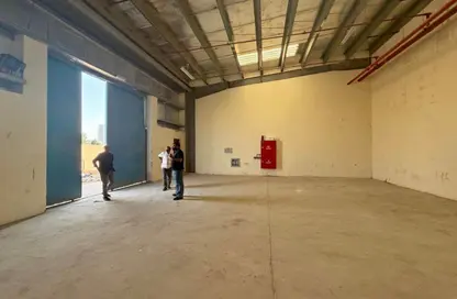 Warehouse - Studio - 1 Bathroom for rent in Al Sajaa - Sharjah