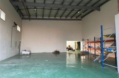 Warehouse - Studio - 4 Bathrooms for rent in Umm Al Thuoob - Umm Al Quwain