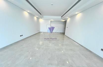 Apartment - 3 Bedrooms - 4 Bathrooms for rent in Landmark Tower - Corniche Road - Abu Dhabi