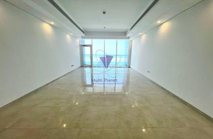 Apartment - 3 Bedrooms - 4 Bathrooms for rent in Landmark Tower - Corniche Road - Abu Dhabi