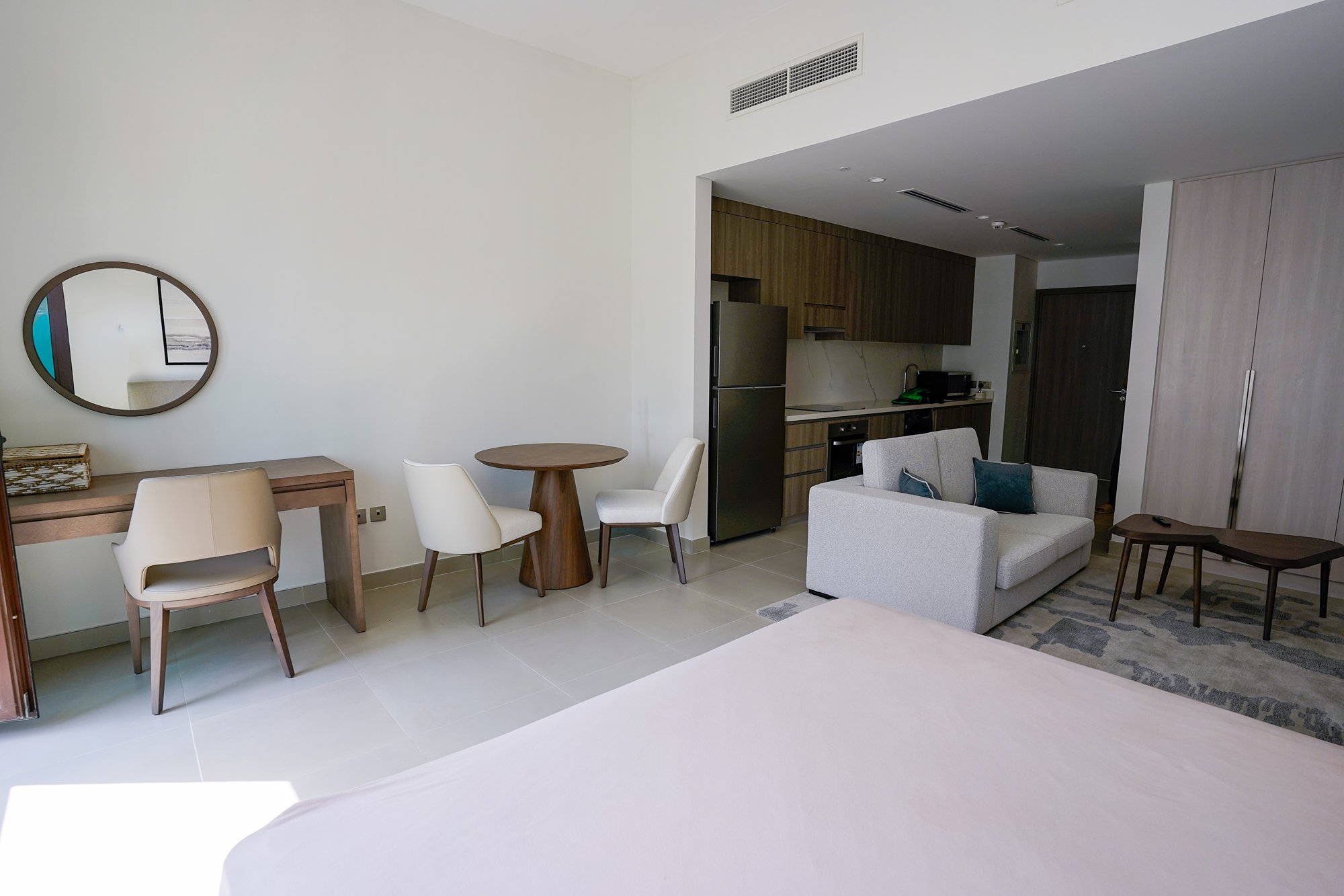 Modern Studio| Fully Furnished| High Floor| Vacant