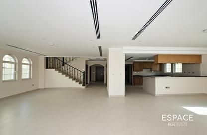 Villa - 4 - 6 for sale in District 3 - Jumeirah Park - Dubai Villa - 4 - 6 for sale in District 3 - Jumeirah Park - Dubai