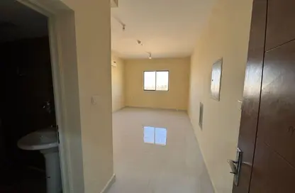 شقة - غرفة نوم - 2 حمامات للايجار في الجرف 3 - الجرف - عجمان وسط المدينة - عجمان