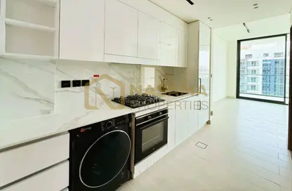 شقة - غرفة نوم - 2 حمامات للايجار في بن غاطي أزور - منطقة 16 - قرية جميرا الدائرية - دبي