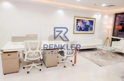 مكتب - استوديو - 1 حمام للايجار في برج تماني - الخليج التجاري - دبي