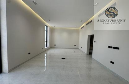 Villa - 4 Bedrooms - 7 Bathrooms for rent in Al Aweer 1 - Al Aweer - Dubai